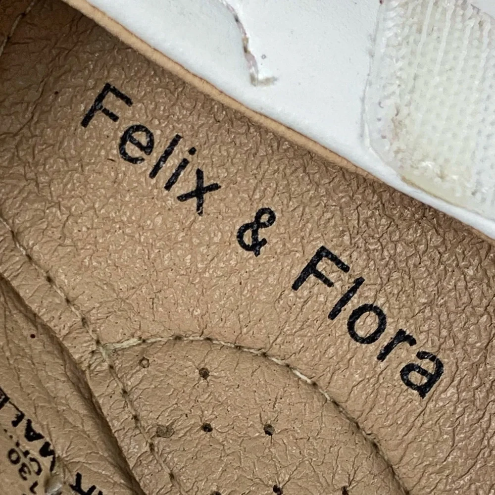 Felix & Flora Infant White “ Bear Mall”Mary Janes Size 3.5 (130)
